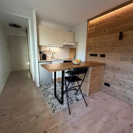 Cozy Getaway Between Mountain