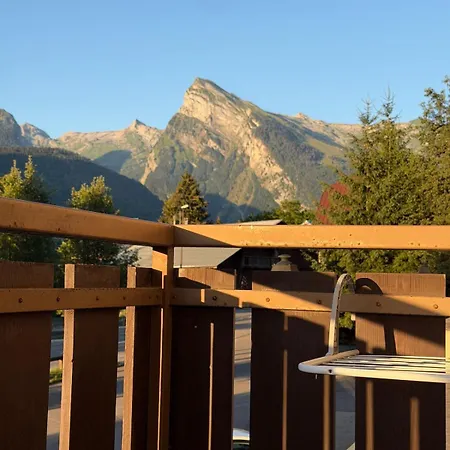 Cozy Getaway Between Mountain 度假居
