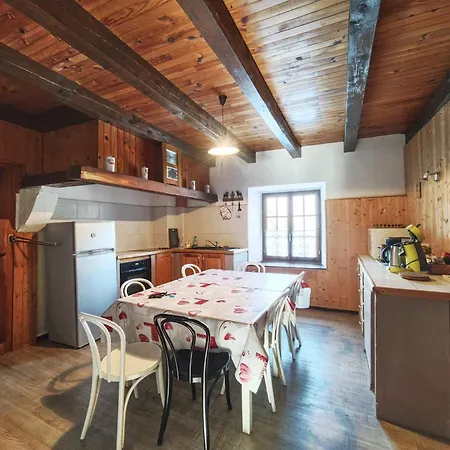 Cozy getaway between lake mountain Vakantiehuis